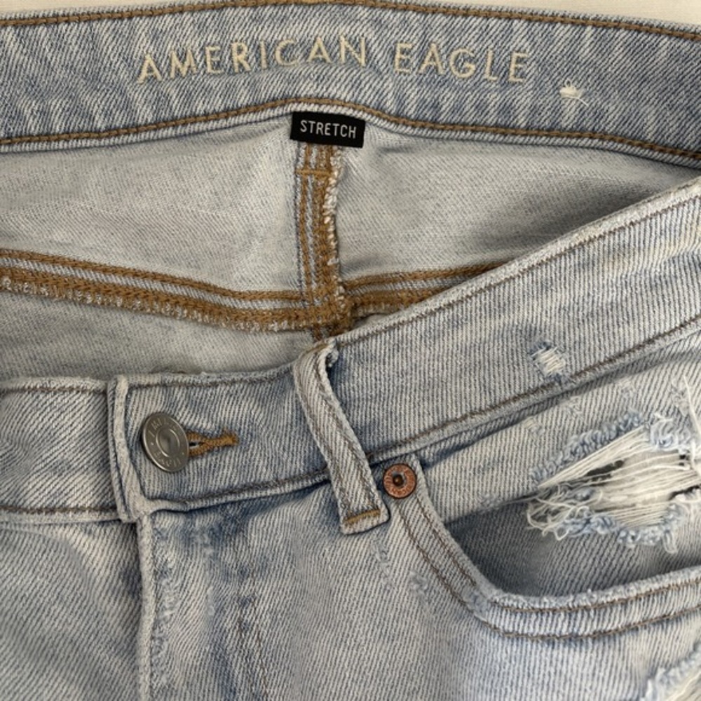 American Eagle Stretch Mom Shorts Women's Size 8 Light Wash Distressed Denim... - Picture 7 of 10